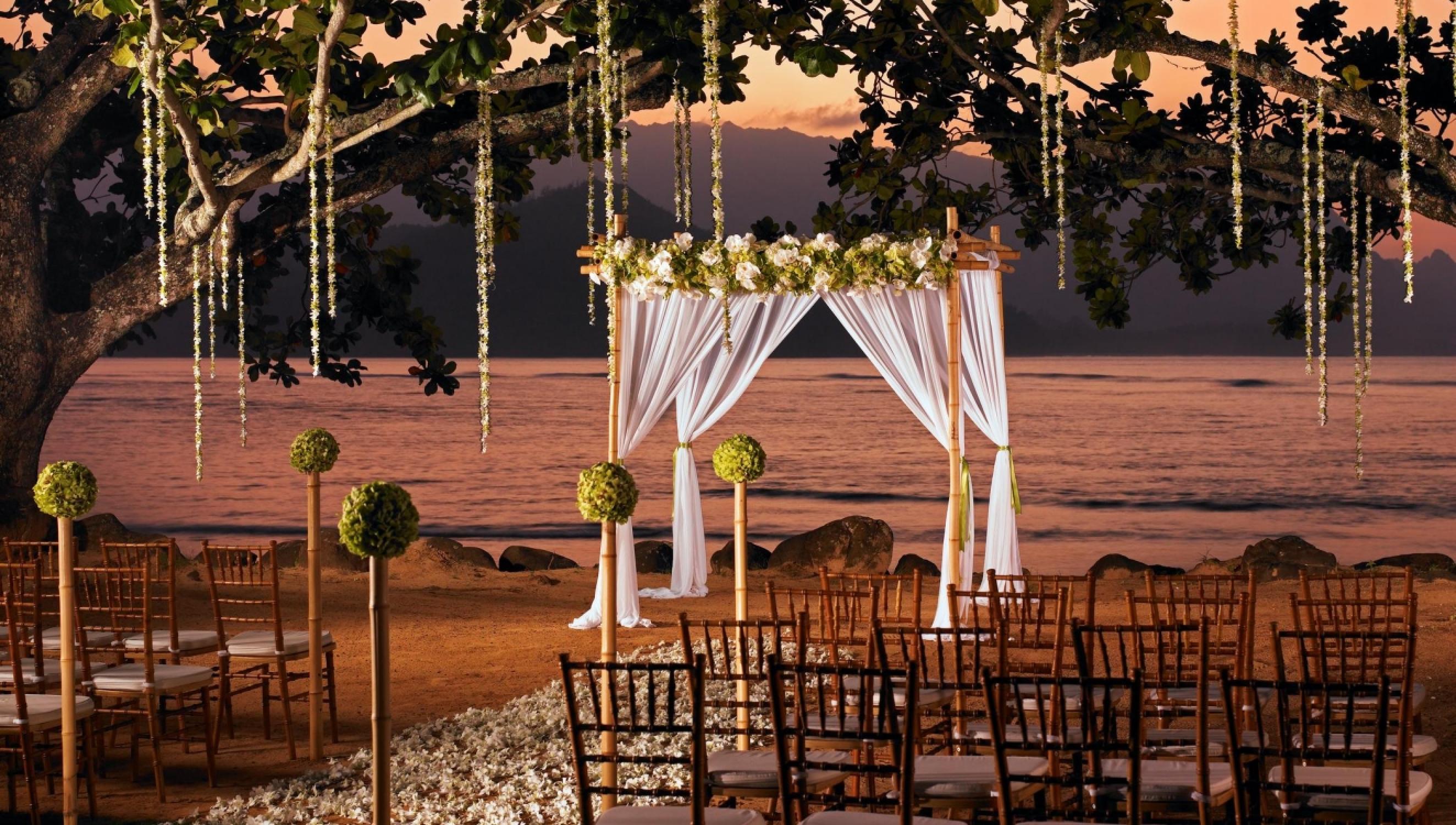 7 Hotels for Your Hawaii Wedding | Now Destination Weddings